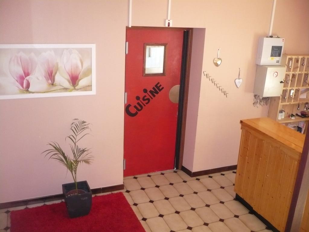 אויונה Hotel Bon Accueil מראה חיצוני תמונה