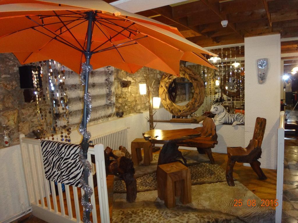 אויונה Hotel Bon Accueil מראה חיצוני תמונה