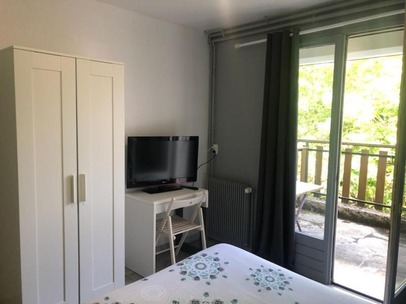 אויונה Hotel Bon Accueil מראה חיצוני תמונה