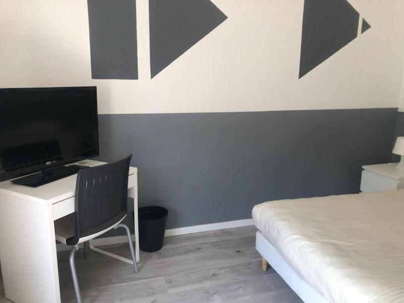 אויונה Hotel Bon Accueil מראה חיצוני תמונה