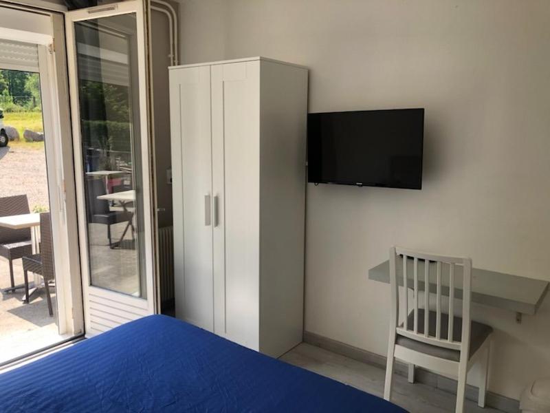 אויונה Hotel Bon Accueil מראה חיצוני תמונה