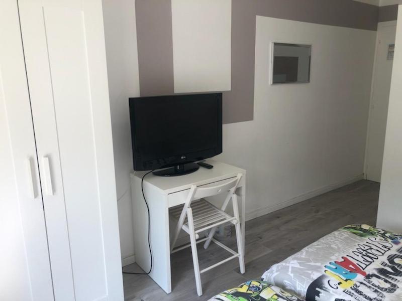 אויונה Hotel Bon Accueil מראה חיצוני תמונה