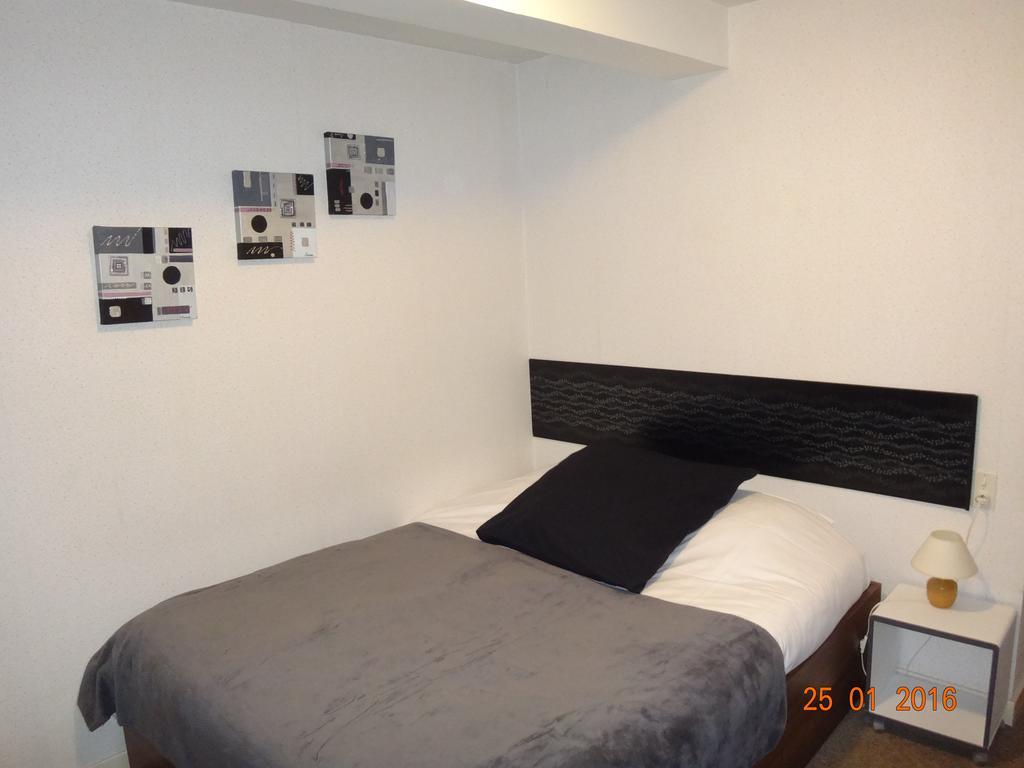 אויונה Hotel Bon Accueil מראה חיצוני תמונה