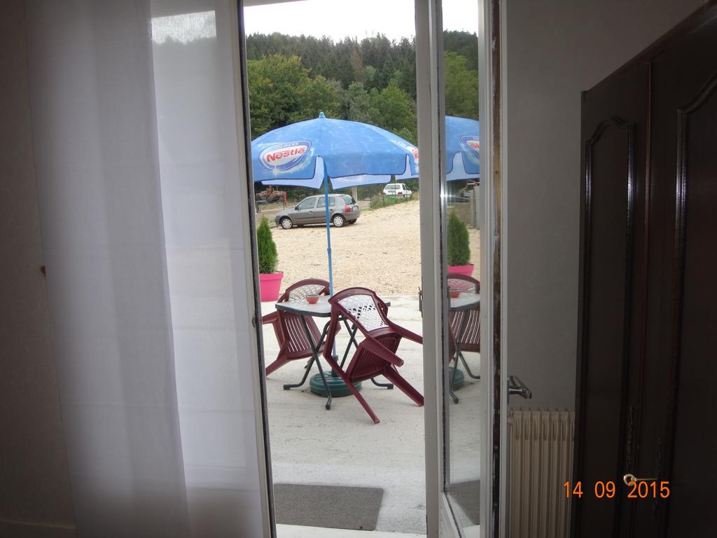 אויונה Hotel Bon Accueil מראה חיצוני תמונה