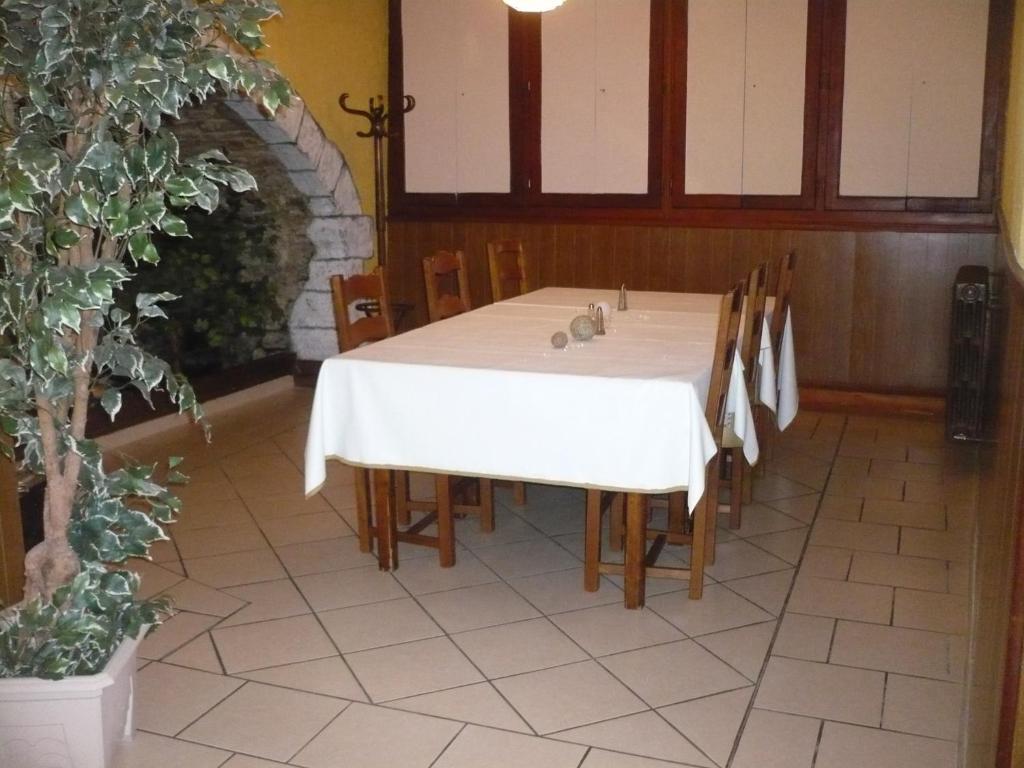אויונה Hotel Bon Accueil מראה חיצוני תמונה
