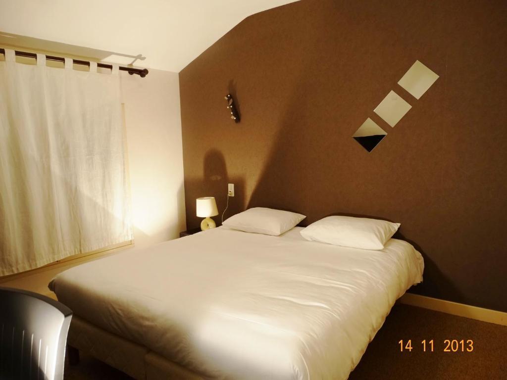 אויונה Hotel Bon Accueil מראה חיצוני תמונה